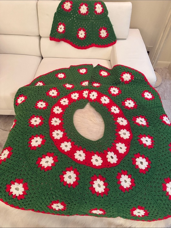 Other - Vintage Crocheted Christmas Tree  Skirt Granny square 2-piece